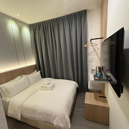 Red'S Hotel Bintulu Kültér fotó