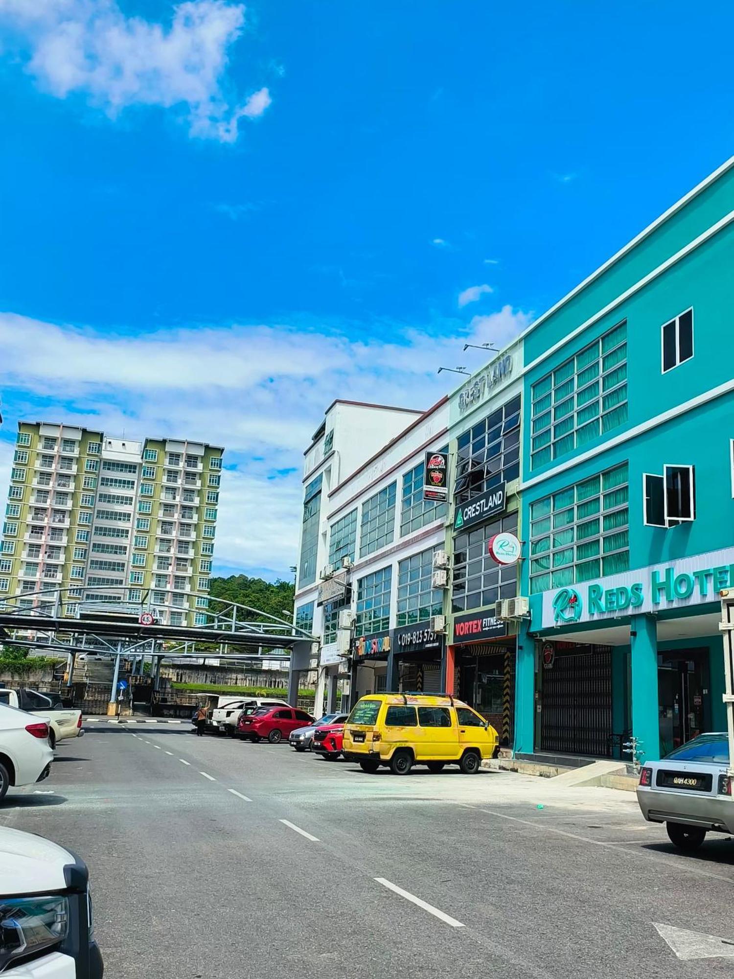 Red'S Hotel Bintulu Kültér fotó