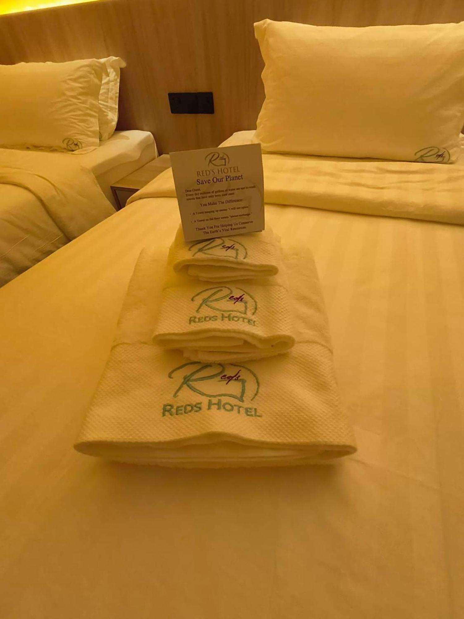 Red'S Hotel Bintulu Kültér fotó