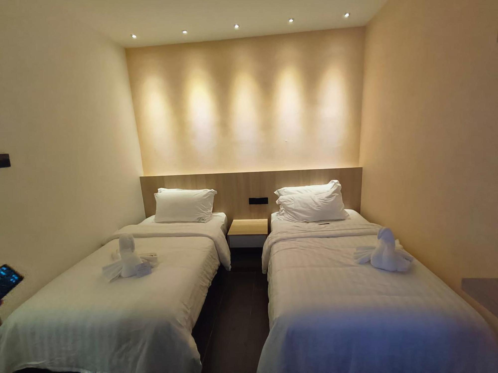 Red'S Hotel Bintulu Kültér fotó