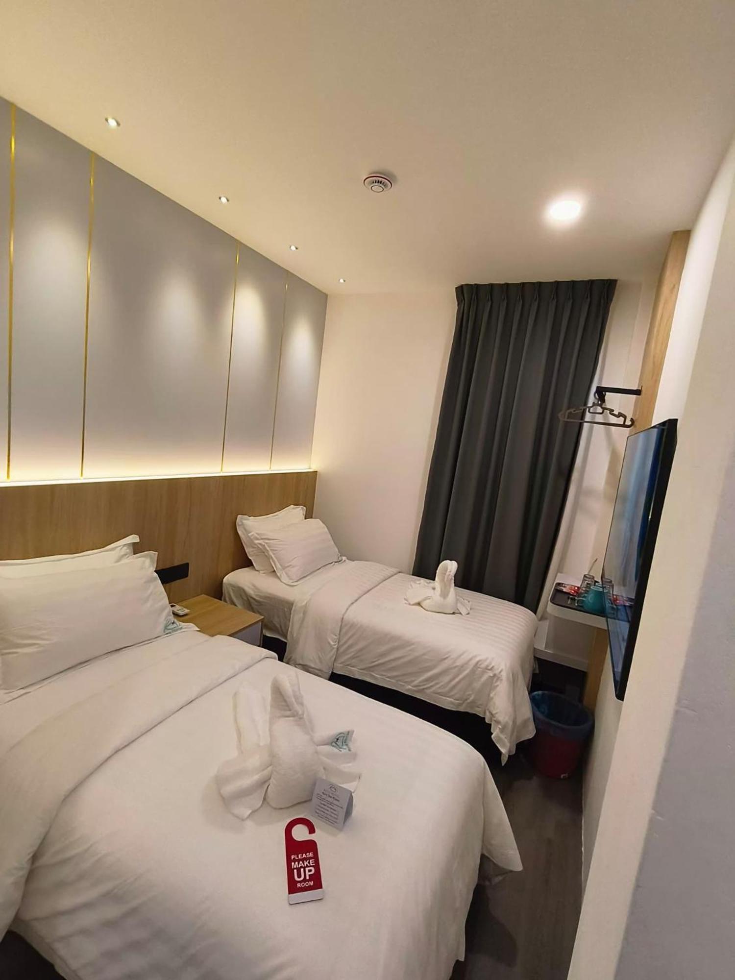 Red'S Hotel Bintulu Kültér fotó