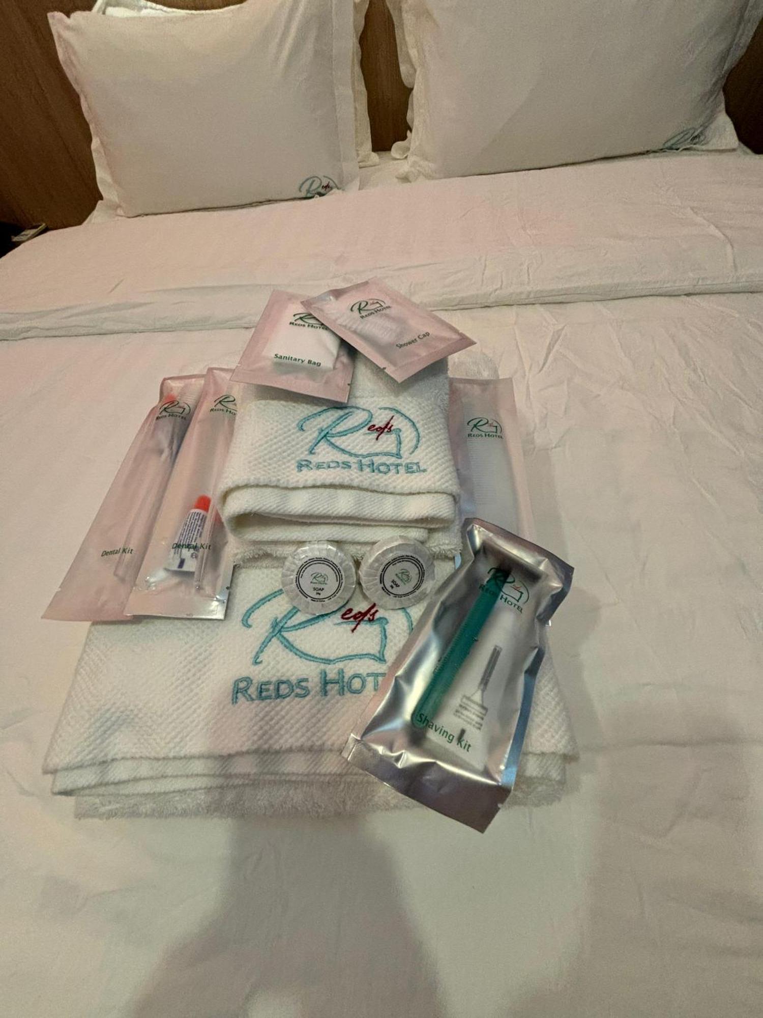 Red'S Hotel Bintulu Kültér fotó