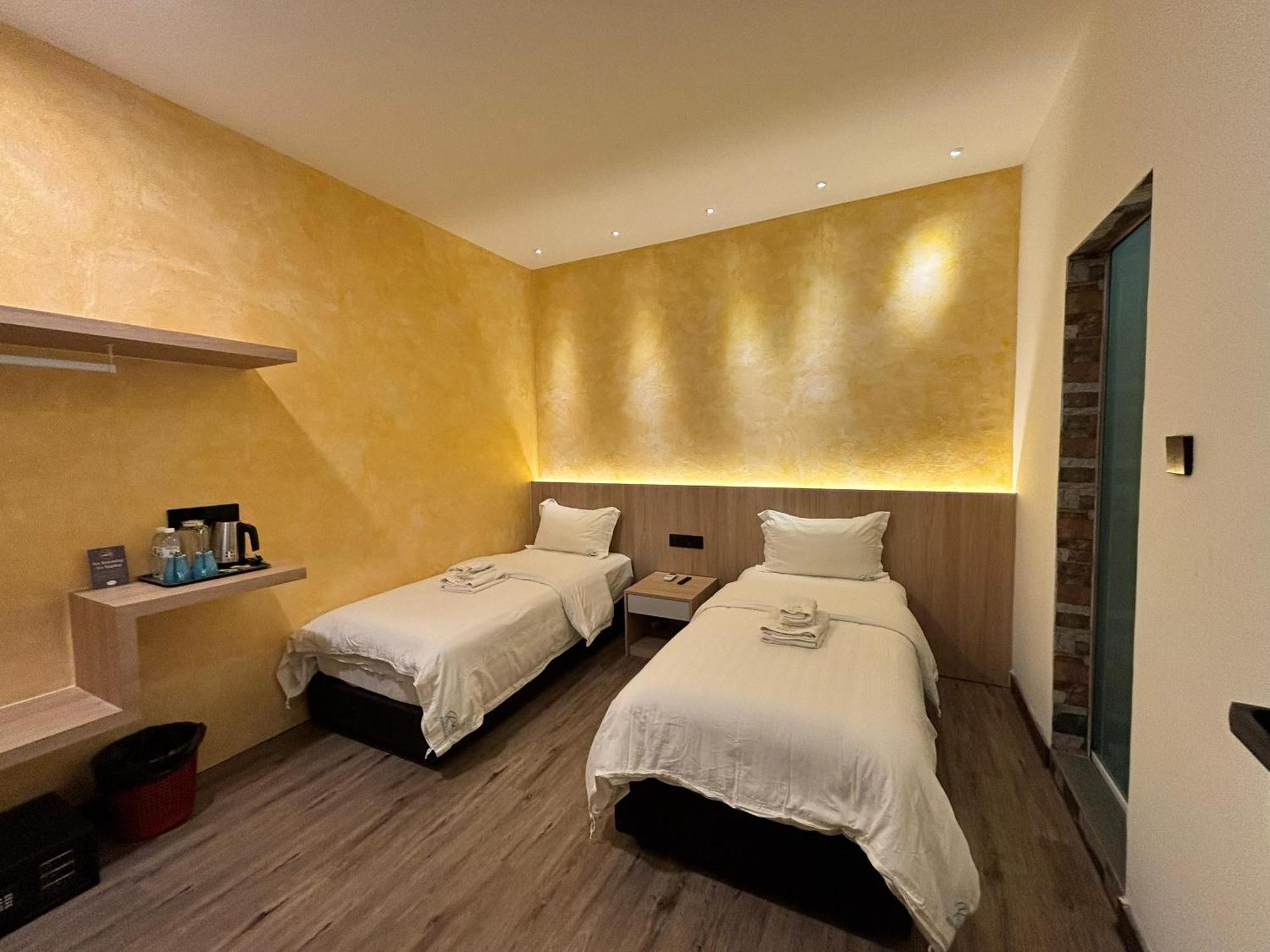 Red'S Hotel Bintulu Kültér fotó