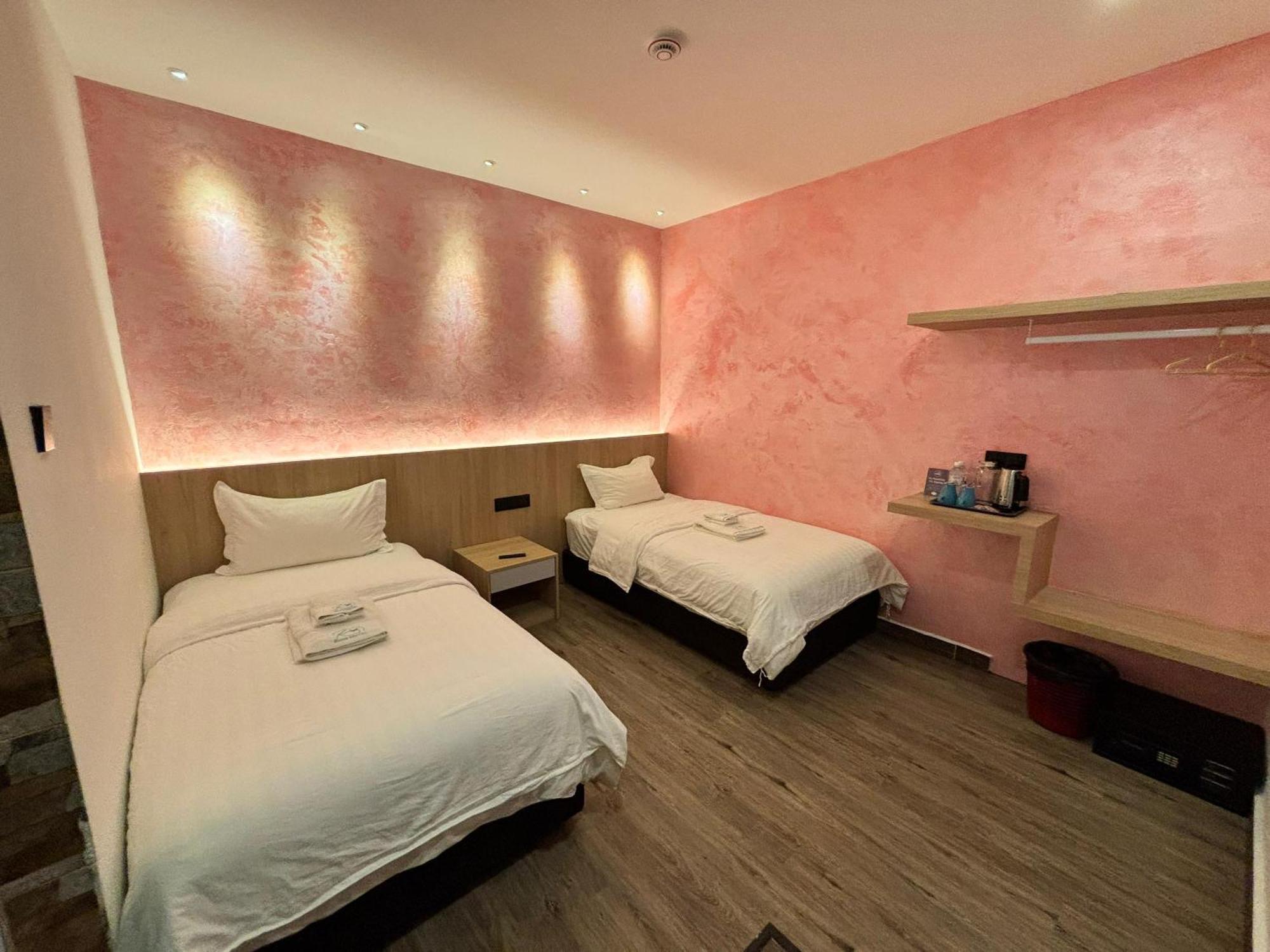 Red'S Hotel Bintulu Kültér fotó