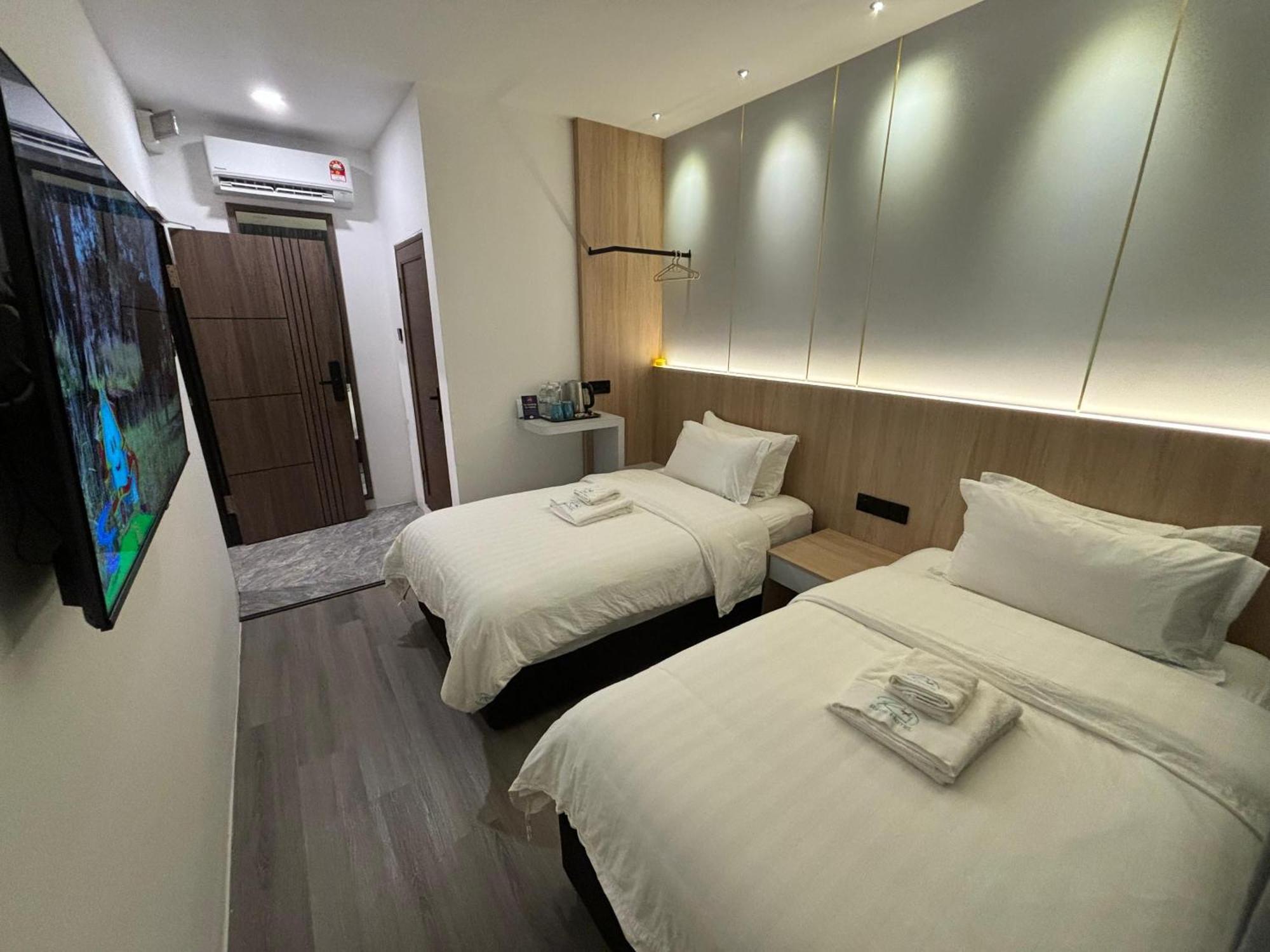 Red'S Hotel Bintulu Kültér fotó