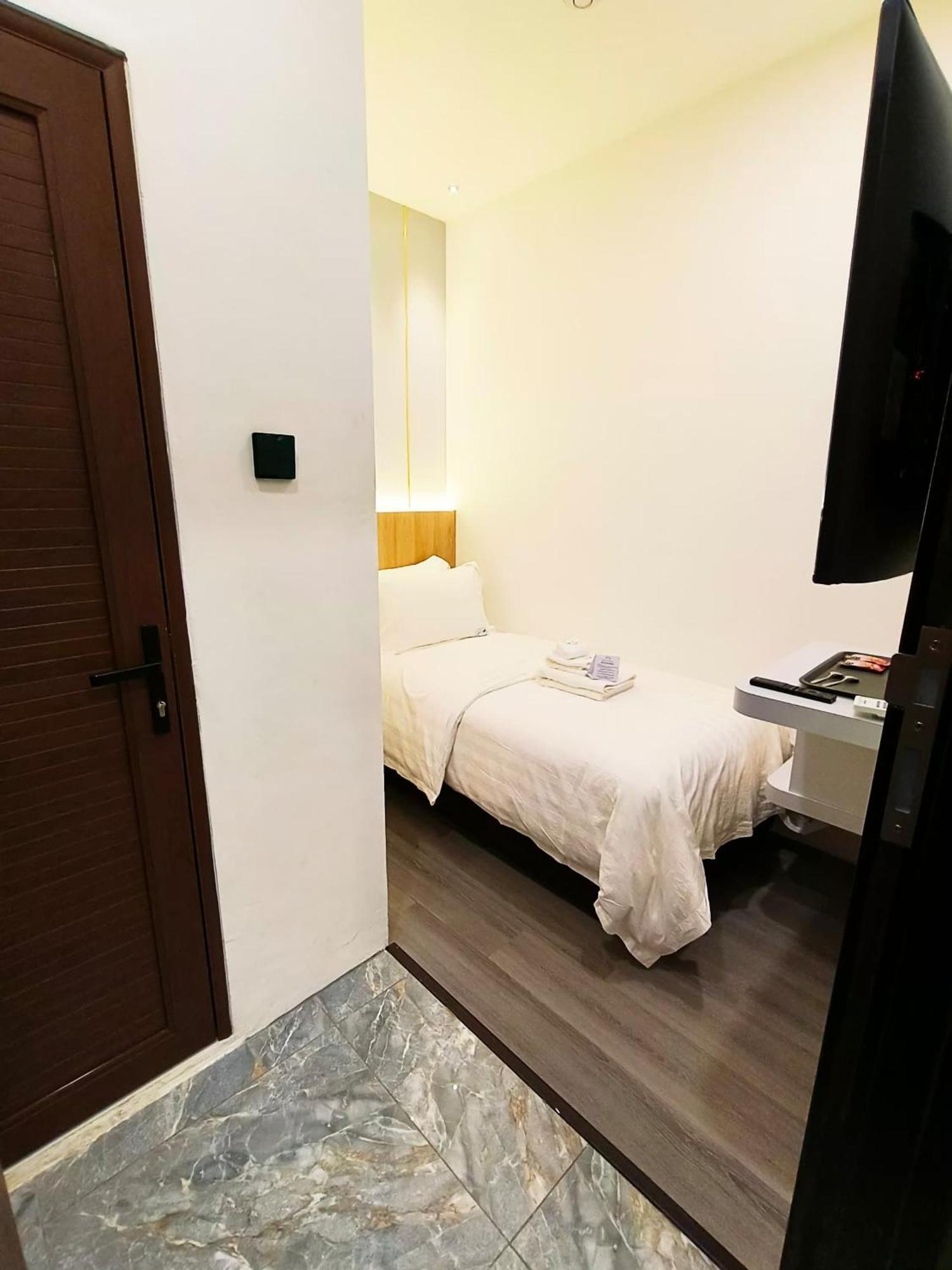 Red'S Hotel Bintulu Kültér fotó